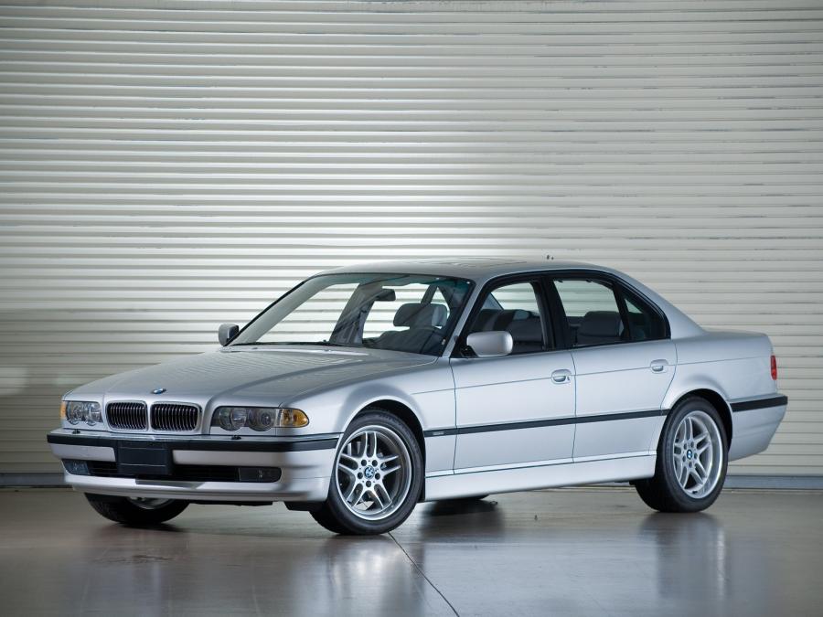  BMW 740i 1998 года  (US) (фото 10 из 10)